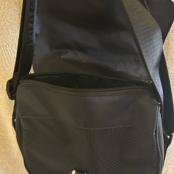 TRAPSTAR IRONGATE CHESTBAG GREY - Picture 2 of 5